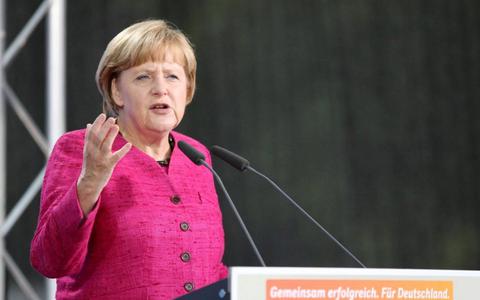 Меркел: Шрьодер не е трябвало да пуска Гърция в еврозоната