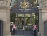 Управляващите обмислят отнемане на правомощия от президента заради поведението му