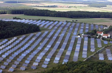 Данък върху слънчевия ток ще налива в НЕК пари за непрозрачно ползване