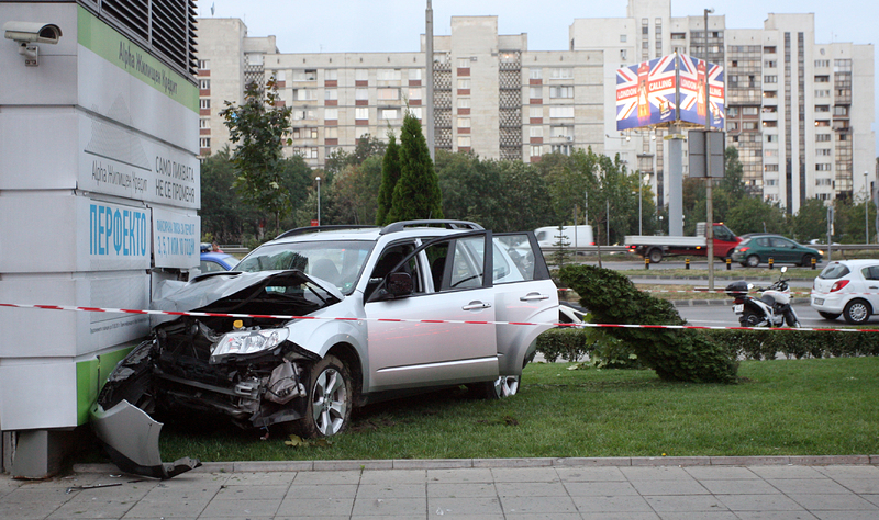 Катастрофиралият край мола на Цариградско шосе джип, сн. БГНЕС