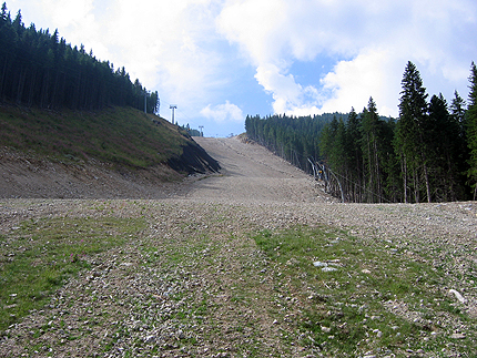 Пистата "Томба" от ски-зоната за която еколозите твърдят че е незаконна.
