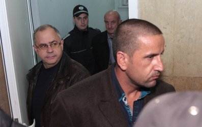 Харизанов, Ганчев и Чеглайски (един зад друг) влизат в съда. Снимка: БГНЕС