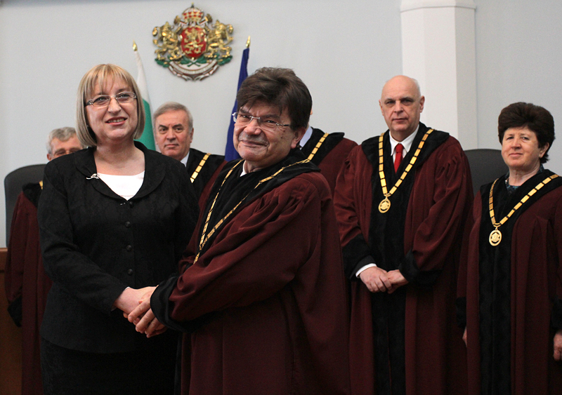 Граздан Илиев заедно с бившия председател на НС Цецка Цачева, минути след като е положил клетва като конституционен съдия, сн. БГНЕС