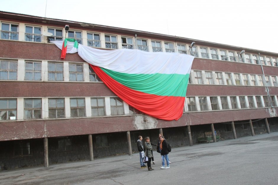Сградата край Женския пазар, в която сега е Класическата гимназия, сн. Offnews