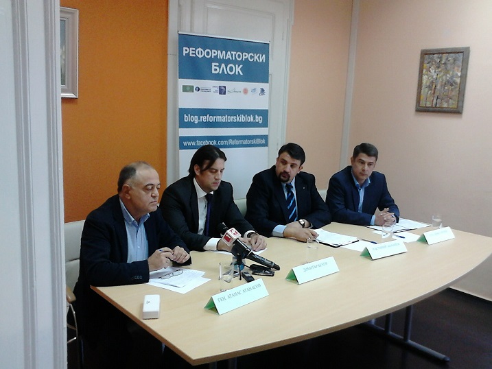 Отляво надясно: Атанас Атанасов (ДСБ), Димитър Бечев (Граждански съвет на РБ), Настимир Ананиев (ДБГ) и Димо Гяуров (Синьо единство)