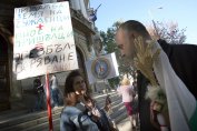 Хоро-блокада в София срещу продажбата на земя на чужденци