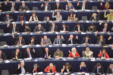С 537 гласа "за" Европарламентът одобри окончателно бюджетът на ЕС до 2020 г., сн. ЕПА/БГНЕС