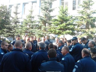 Полицейският протест пред Трето РПУ в София. Сн.: Mediapool