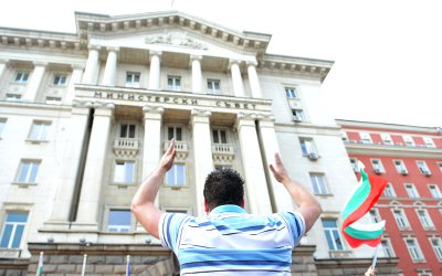 Орешарски престъпи конституцията и законите