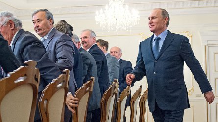 Кремъл "увеличава дозата патриотизъм" за населението на Русия