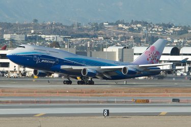 Гигантски транспортен Боинг 747 кацна на погрешно летище в САЩ