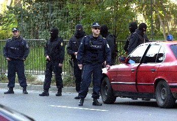 СОБТ предотврати конфликт между две ромски фамилии и иззе доста оръжия