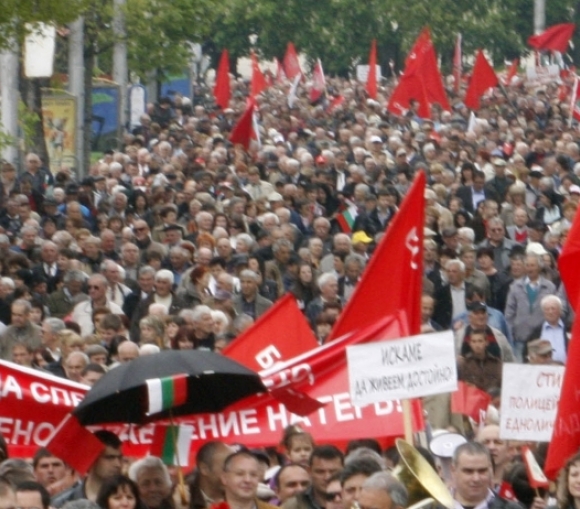 Агитките на Левски и ЦСКА се обявиха срещу проправителствения митинг