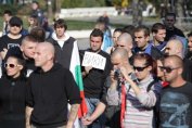 "Атака" заплашва с гражданска война заради бежанците, ВМРО - да защити българите "както намери за добре"