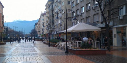 Влошеният рейтинг на България повлича и общините
