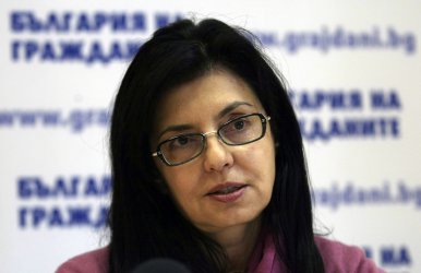 Кунева обвини партийните централи, че цензурират евросредствата