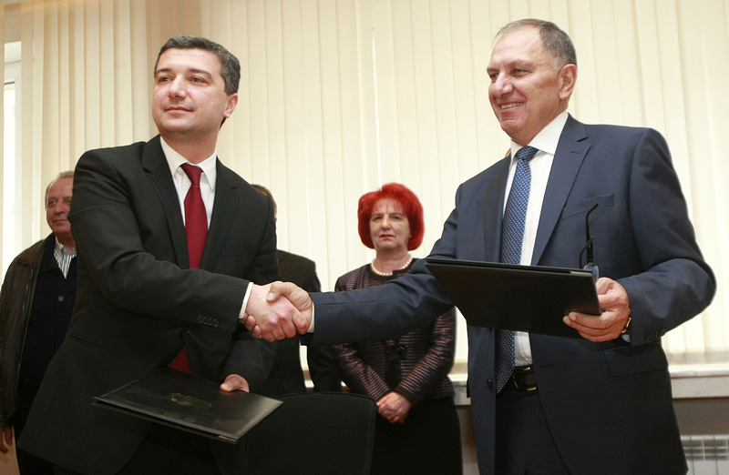 Драгомир Стойнев и Лукан Луканов подписаха споразумение за подкрепа на държавата за малкия бизнес, сн. БГНЕС