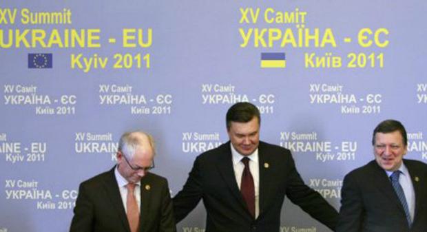 Херман Ван Ромпой, Виктор Янукович и Жозе Барозу по време на среща в Киев през 2011 година