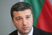 Драгомир Стойнев критикува ”политическия” рейтинг на ”Стандарт енд Пуърс”