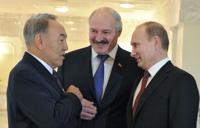 Тримата основоположници на съюза Нурсултан Назарбаев, Александър Лукашенко и Владимир Путин
