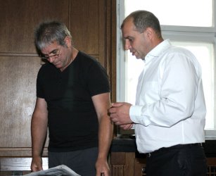 Подсъдимите Пламен Калайджиев (вляво) и Орлин Аврамов на делото през юли 2012 г. Сн. БГНЕС