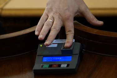 Властта изригна срещу референдум за изборните правила, ГЕРБ е "за"