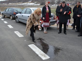 Министър Терзиева открива новата 24-км отсечка от Кърджали до Подкова