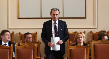 Премиерът Пламен Орешарски по време на обсъждането на предишния вот на недоверие, внесен от ГЕРБ