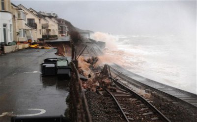 Ураганни бури отново удариха Франция и Великобритания