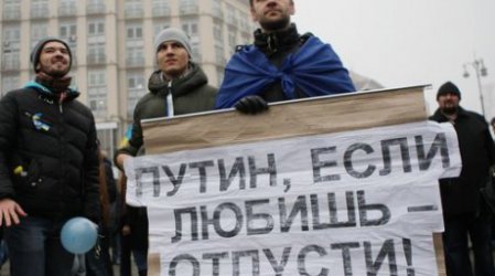 Протестиращите в Киев свалиха окупацията на административни сгради