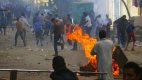 Полицията в Кайро разгони с газ привърженици и противници на Морси