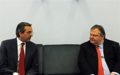 Лидерите на двете управляващи партии Андонис Самарас на Нова демокрация ( ляво) и Евангелос Венизелос на ПАСОК