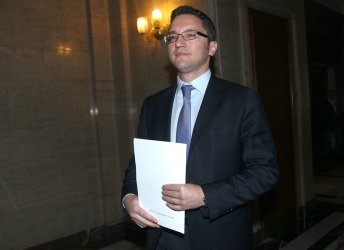 Кабинетът ще преразгледа процедурите за българско гражданство