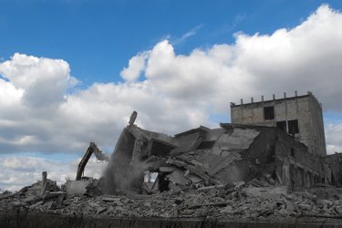 През 2010 г. бяха съборени част от сградите на завод "Диамант"