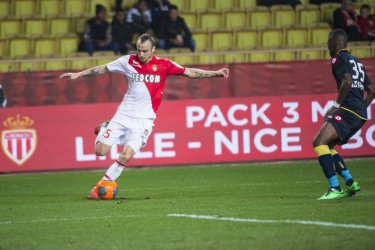 Бербатов вкара гол и изработи дузпа за победа на Монако