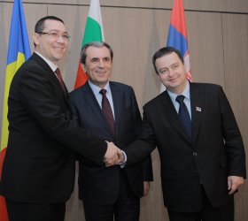 Премиерите на Румъния, България и Сърбия (от ляво на дясно)