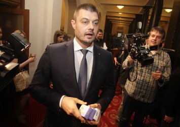 Бареков стана първият политик, излъгал, че е свалил данъчната си тайна