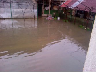 Наводнен двор в Чупрене