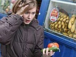 Паникьосани от финансовата война, руснаците опразват магазините
