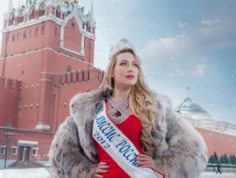 Антония Петрова позира като "Мисис Русия"