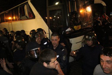 Дори МВР не може да установява самоличността на маскираните полицаи