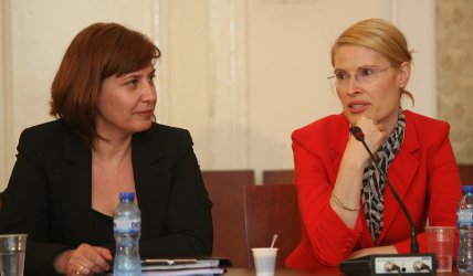 Теодора Точкова (вляво) и Вера Чочкова в парламента. Сн.: БГНЕС