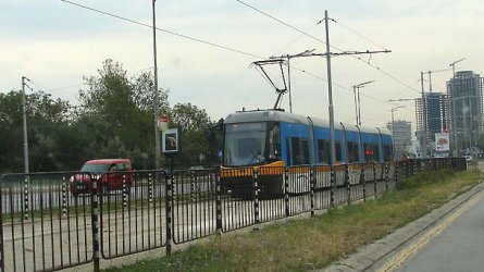 Със закъснение тръгнаха новите трамваи по бул. "България"