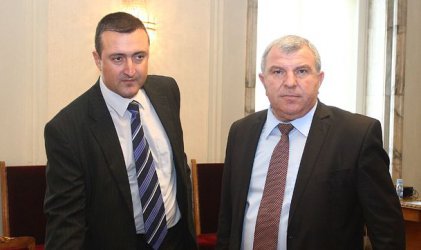 Новият шеф на ДФЗ Атанас Добрев и земеделският министър Димитър Греков, сн. БГНЕС