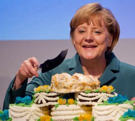 Меркел на 60: от "момичето" до майка на Германия