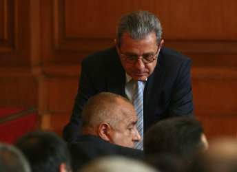 Йордан Цонев и Бойко Борисов в пленарната зала на парламента. Сн. БГНЕС