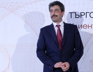 БНБ иска Цветан Василев и Оманският фонд да кажат до края на август какво правят с КТБ