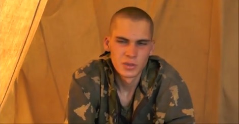 Един от пленените руски парашутисти по време на разпит