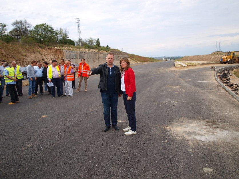 Лазар Лазаров и Екатерина Захариева инспектираха строежа на магистрала "Марица".