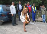 Новата шефка на ДФЗ направи първа копка на селски път в Пернишко